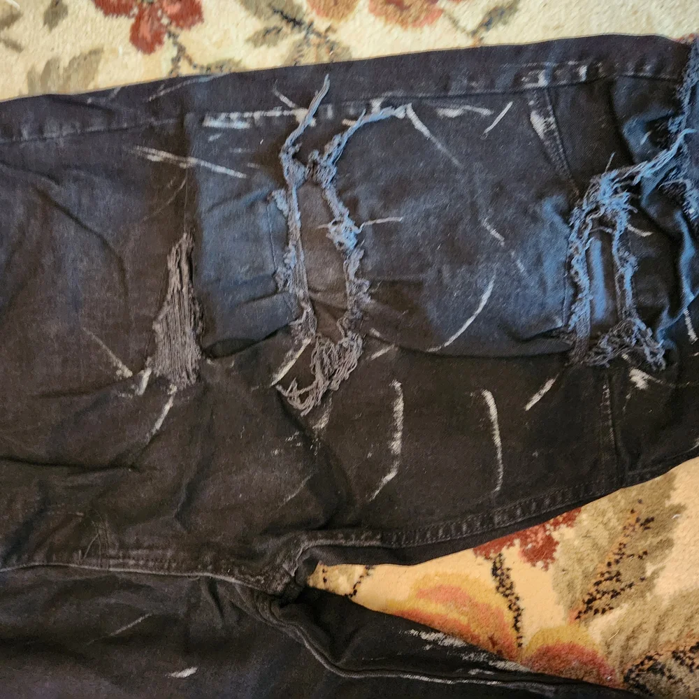 Mens Distressed Black Jeans Shorts - Picture 4 of 8